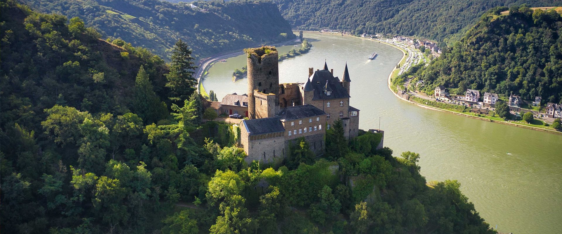 Luftbild der Burg Katz