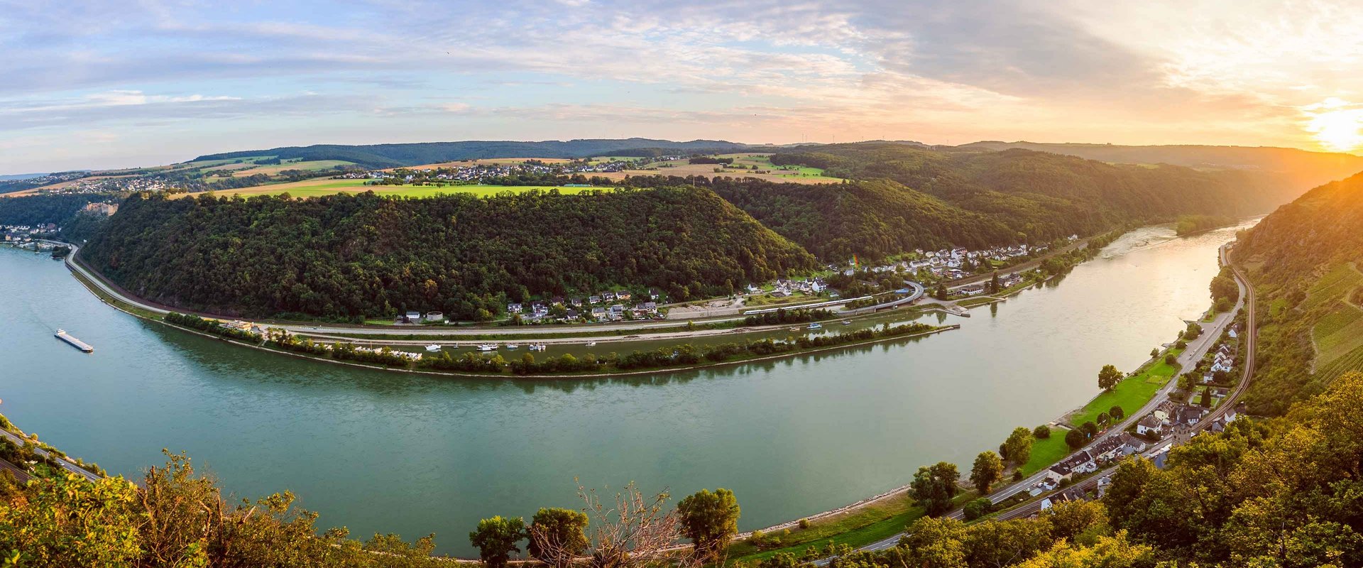 Die Rheinschleife im Sonnenuntergang