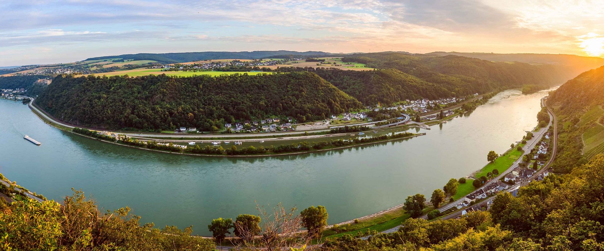 Die Rheinschleife im Sonnenuntergang