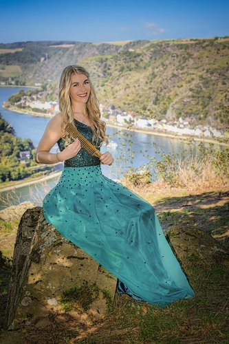 Loreley Repräsentantin Selina Ostmann im Kultur- und Landschaftspark Loreley